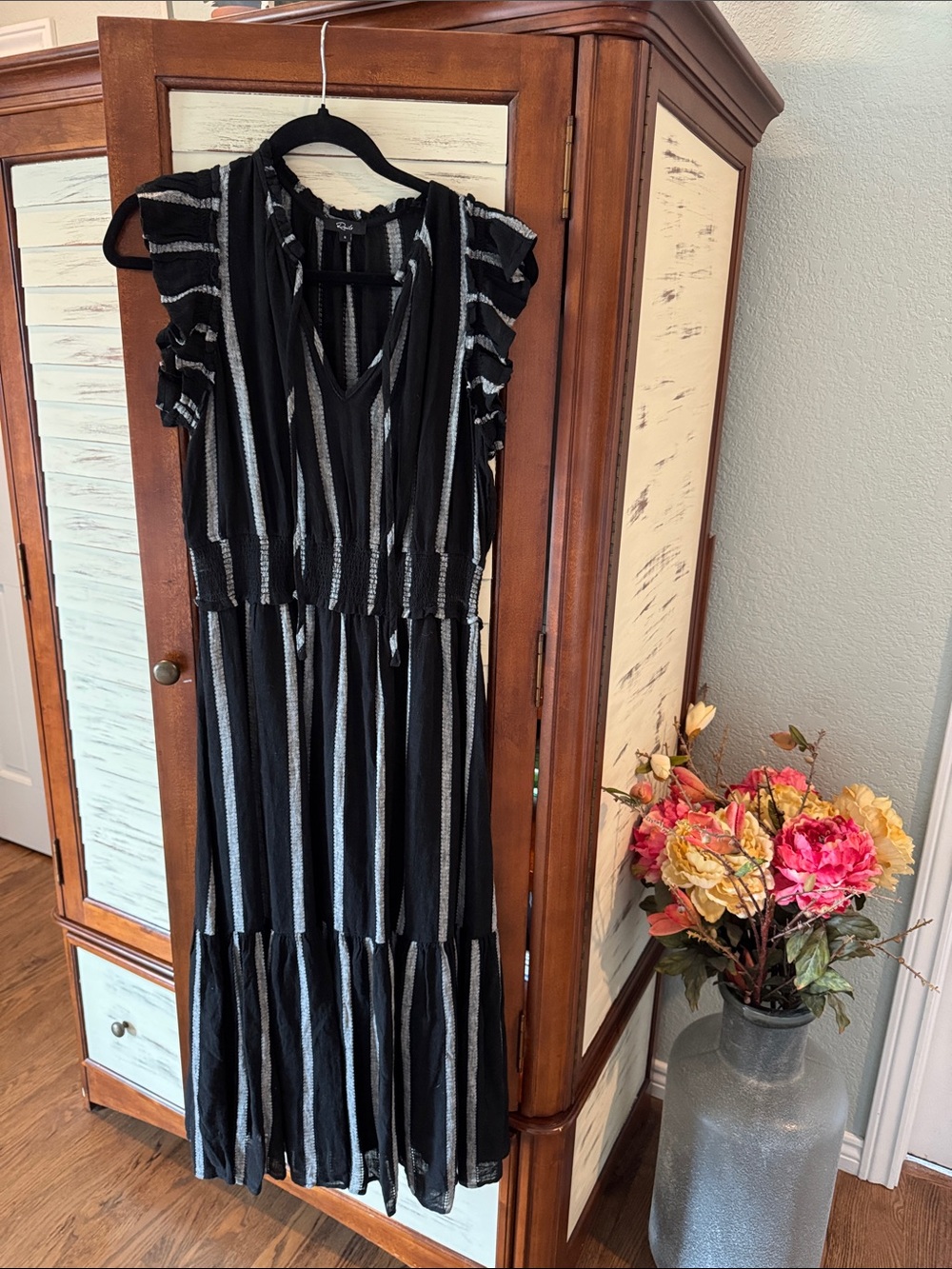 Rails Black & Gray Striped Ruffle Sleeve Midi Dress | Size Small